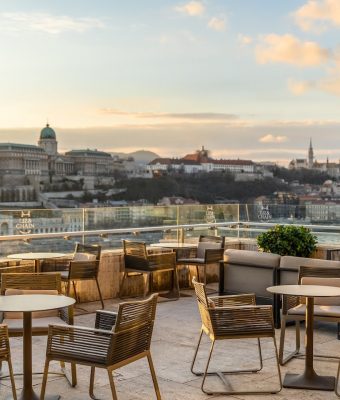 Liz & Chain Rooftop Bar